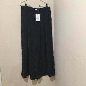 Black wide leg pants  size large short. Never worn